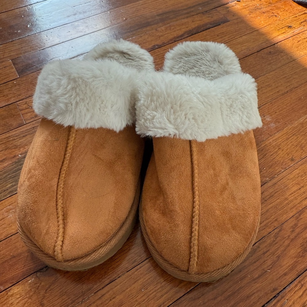 Cozy Tan Faux Fur Slippers